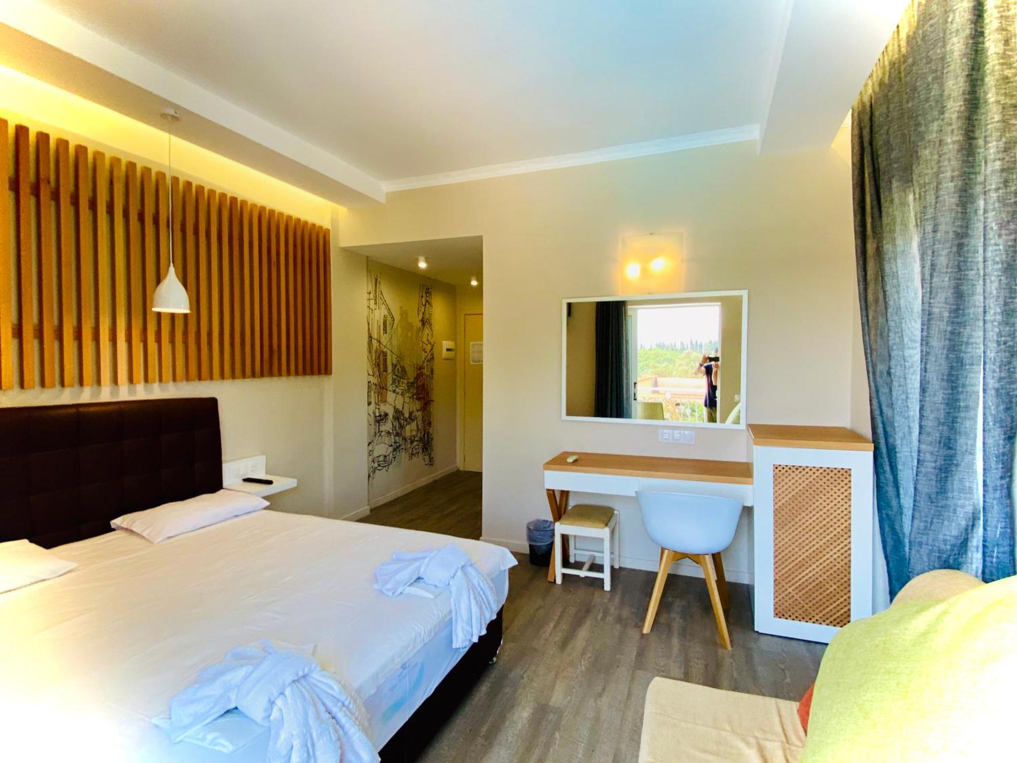 Paloma Blanca Hotel Ypsos
