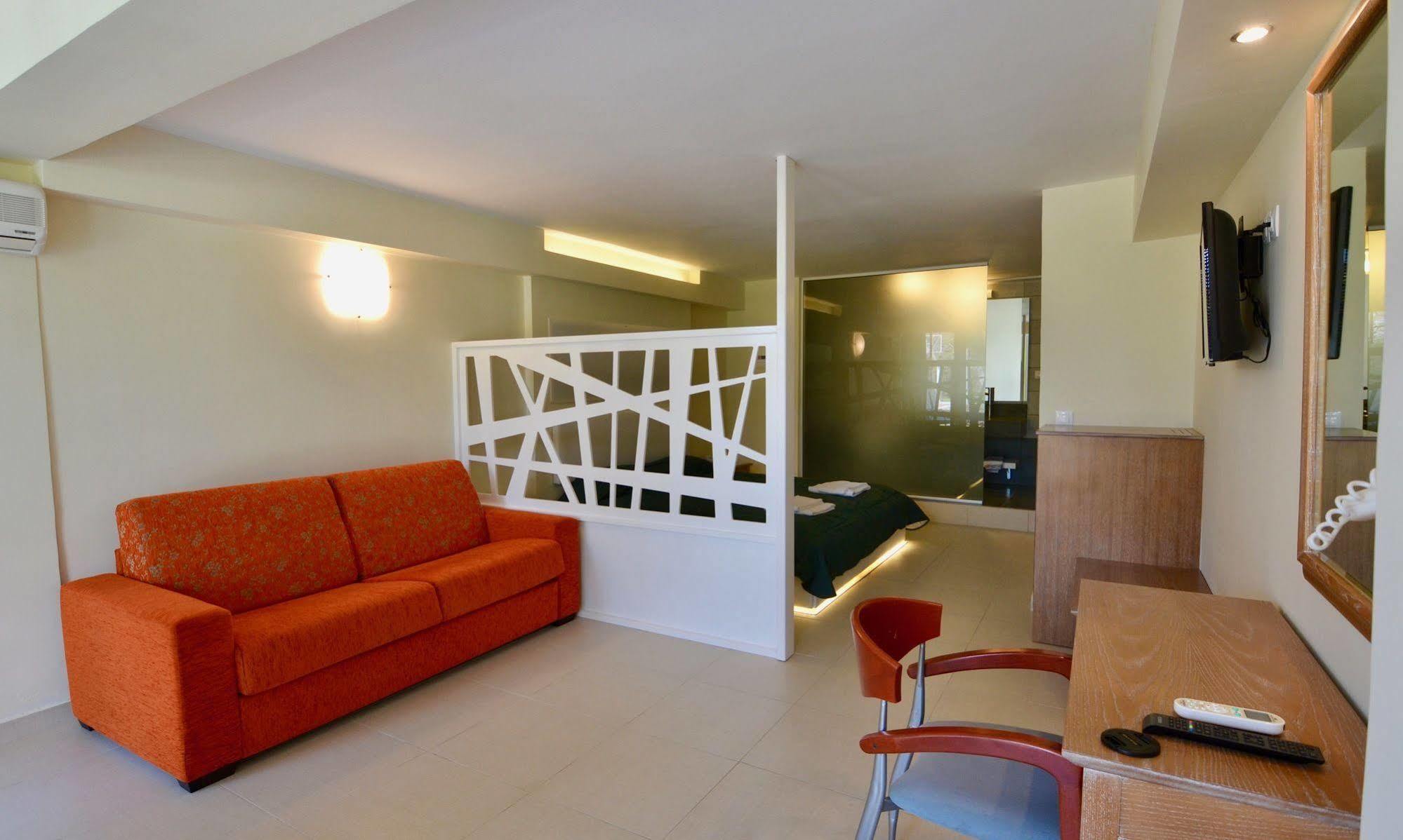 Paloma Blanca 3*